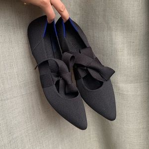 Rothys Mary Jane Points in Black size 8.5